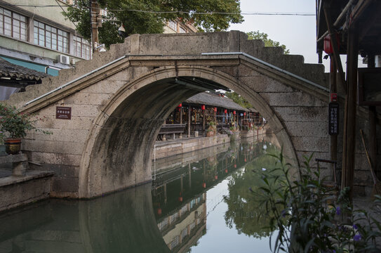 江南古镇石拱桥