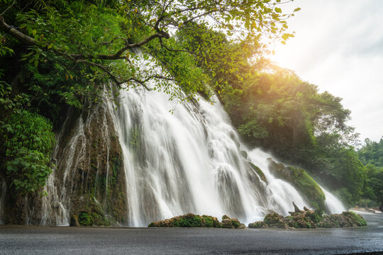 拉雅瀑布仙境之旅