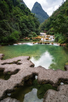 68阶跌水瀑布山涧溪流