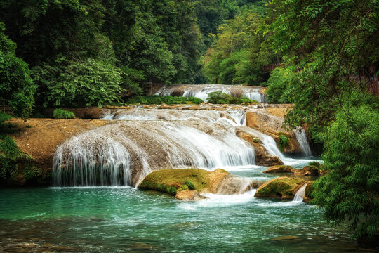 荔波小七孔森林溪流风景区