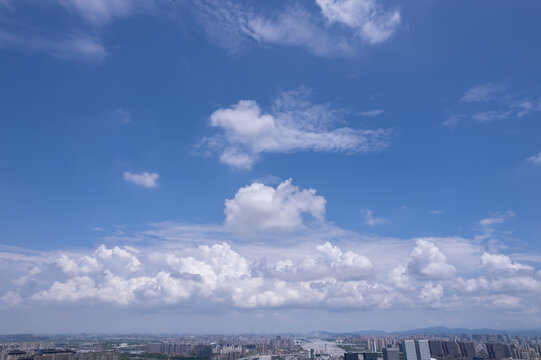 空中风景下的城市天际线