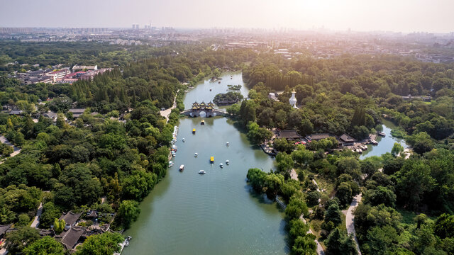 航拍扬州瘦西湖古建筑街景