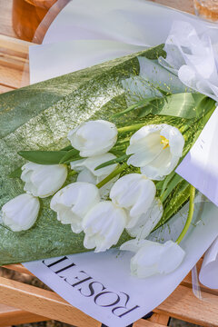 白色郁金香花束