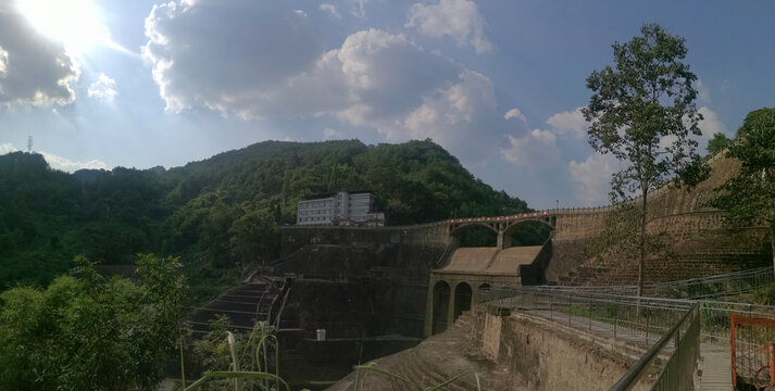 胜天湖水坝