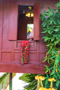 泰国风情窗口花卉装饰