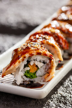鳗鱼寿司卷