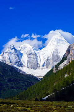 央迈勇雪山