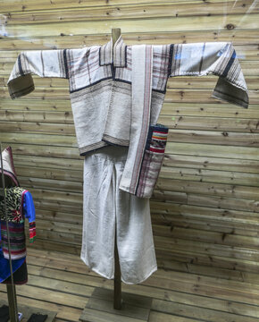 基诺族棉麻织男服