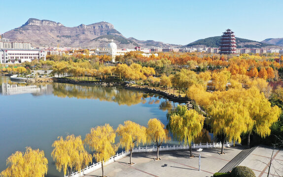 山东枣庄山亭区紫云湖公园秋景