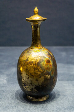 北齐鎏金铜瓶