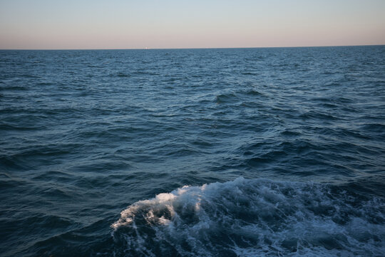 海浪夕阳风浪出海深海天气日落