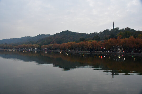 秋天的西湖景色