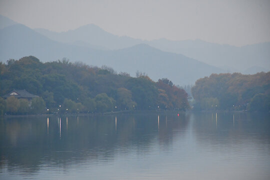 秋天的西湖景色