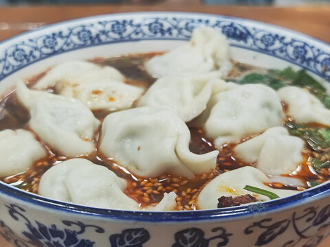 酸汤水饺