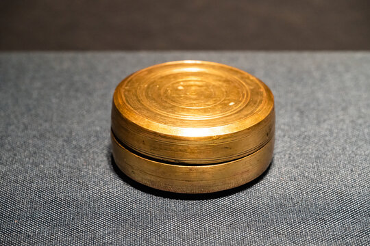 北齐鎏金铜盒