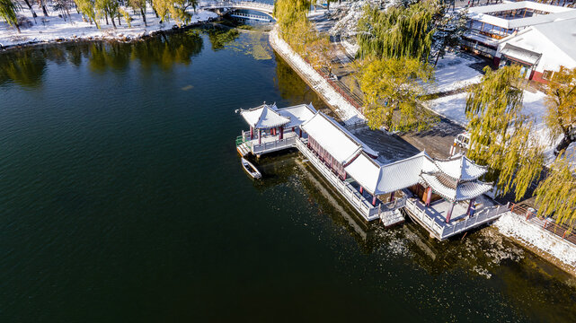 雪后的长春南湖公园船台景观