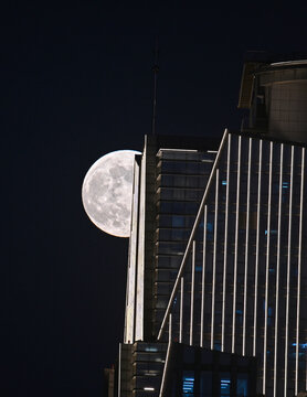 建筑与月亮