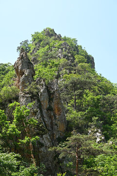 奇峰怪石