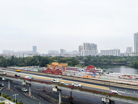 城市建设高速公路小轿车与自然