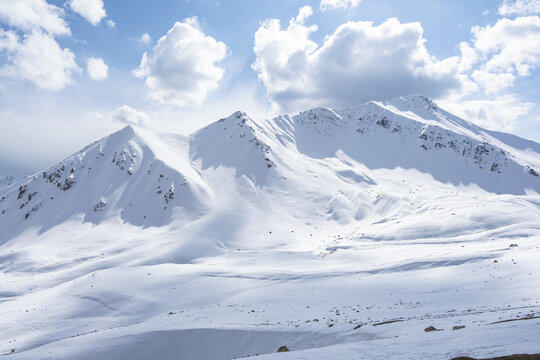 独库公路风光雪山