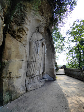 安岳石刻茗山寺风化石刻