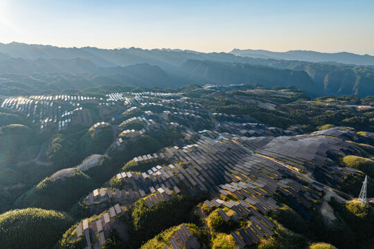 广西蒙山发展高山光伏清洁新能源