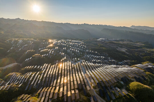 广西蒙山发展高山光伏清洁新能源