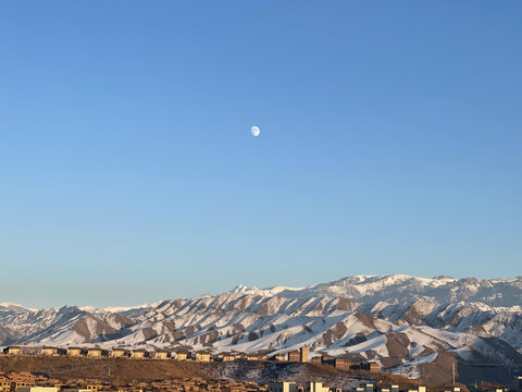 明月出天山