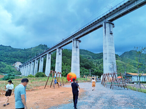 铁路高架桥