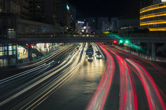 夜晚车流