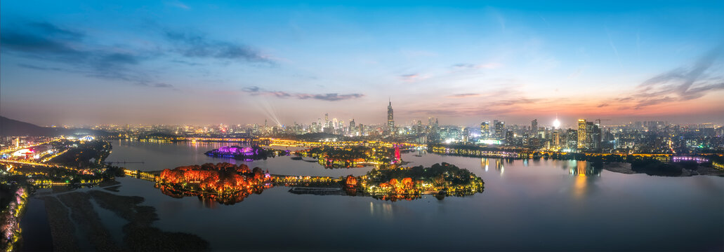 航拍南京玄武湖畔夜景