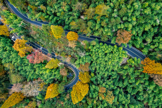 航拍黄山自驾游公路运输