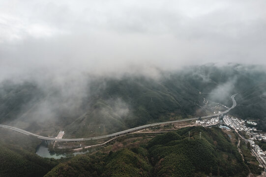 航拍户外山区高速公路