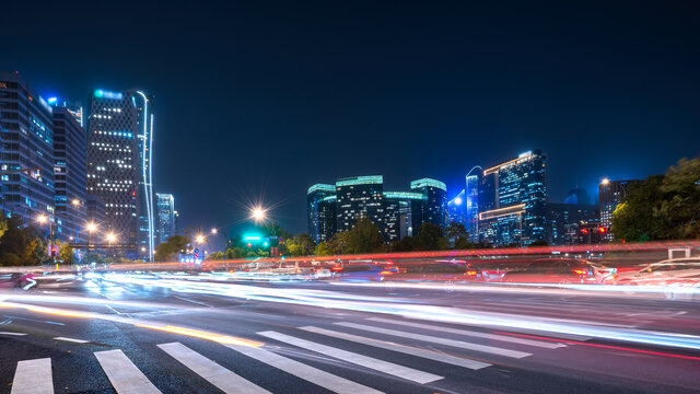 户外城市街道车流光影轨迹夜景