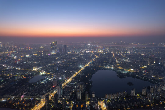 航拍南京莫愁湖溿城市夜色