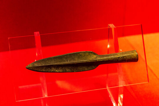 博物馆战国云雷纹铜矛