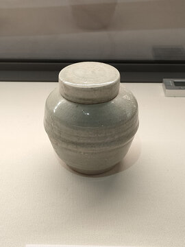 韶关博物馆瓷罐展品