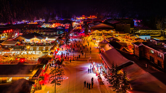 中国雪乡雪后的夜晚景观