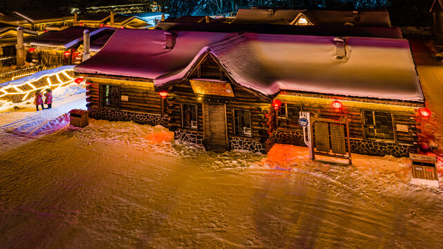 中国雪乡雪后的夜晚景观