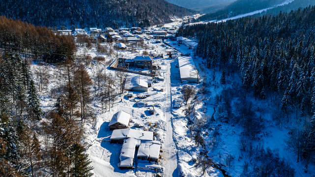 中国雪乡羊草山风景区雪后风景