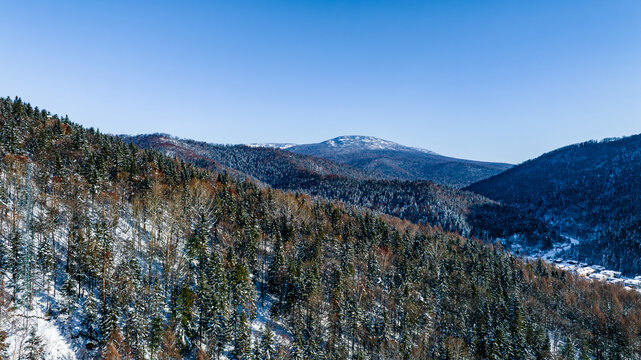 中国雪乡羊草山风景区雪后风景