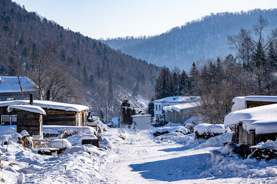 中国雪乡羊草山风景区雪后风景