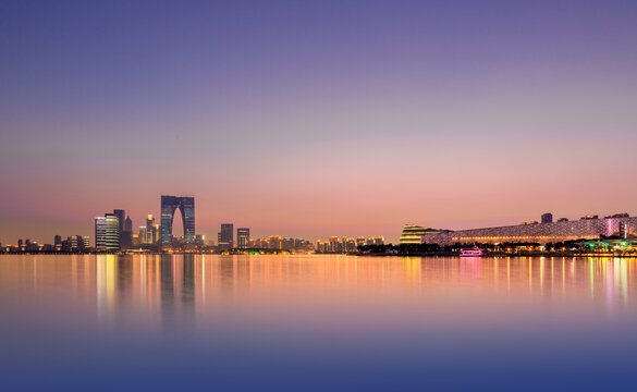 苏州东方之门夜景