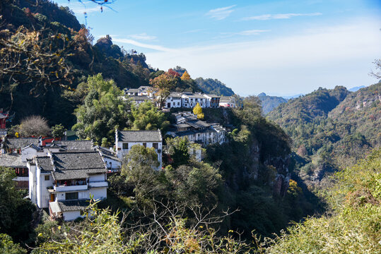 齐云山镇徽派民居秋色