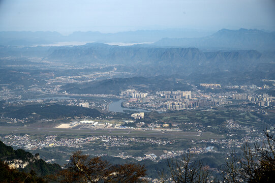 天门山俯瞰张家界市全景