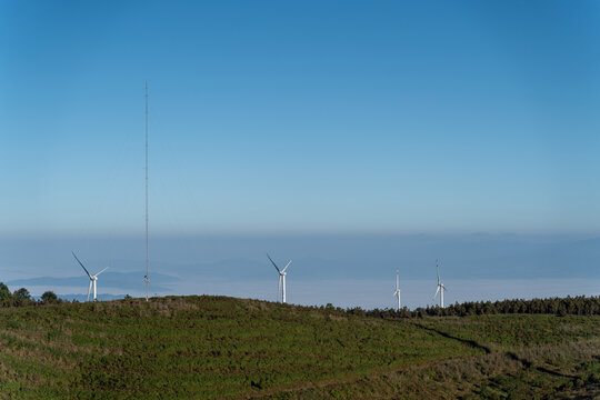 高山上的风力发电机