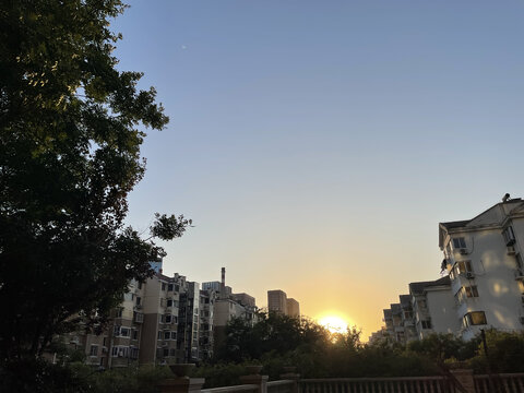 小区傍晚