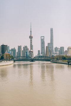 上海外白渡桥与陆家嘴摩天大楼