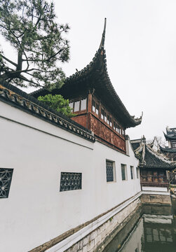 上海豫园飞檐翘角传统建筑