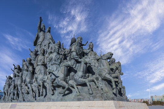 鄂尔多斯康巴什成吉思汗广场雕像